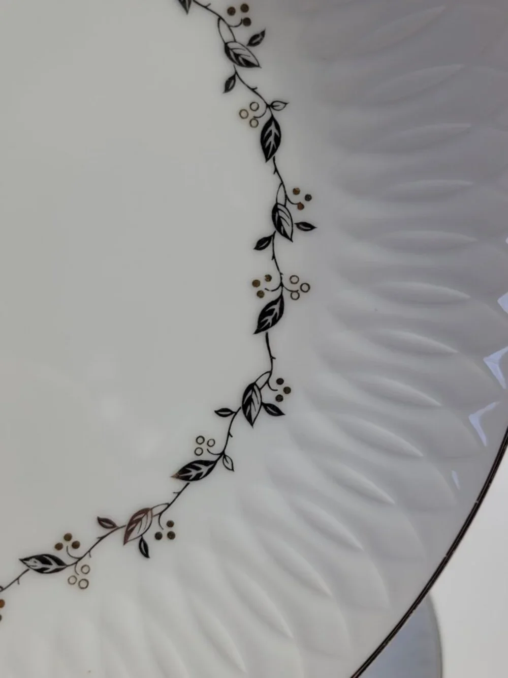 FOUR Sango Carillon Soup Bowls White Gold Berries Platinum Leaves